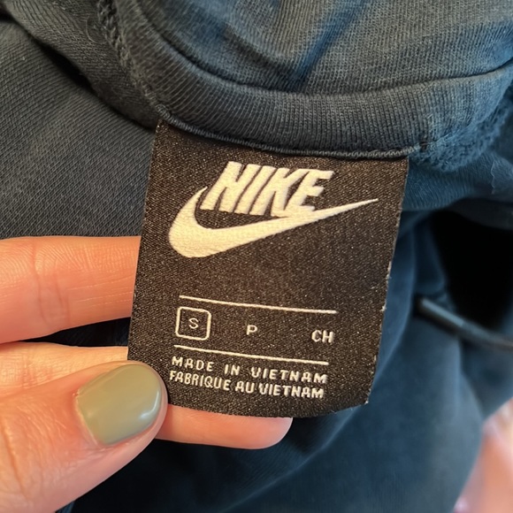 Nike navy blue hoodie. Great Condition, Size Small. - Picture 3 of 3